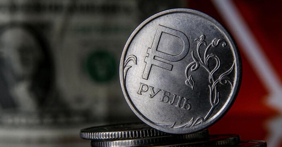 Росіян чекає обвальне падіння курсу рубля: дані макропрогнозу.