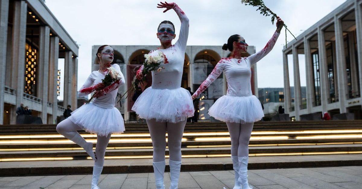У Нью-Йорку скасували виступ російського балету після акції українс...