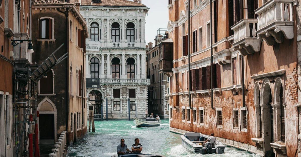 Кліматичні активісти пофарбували Гранд-канал у Венеції у зелений і ...