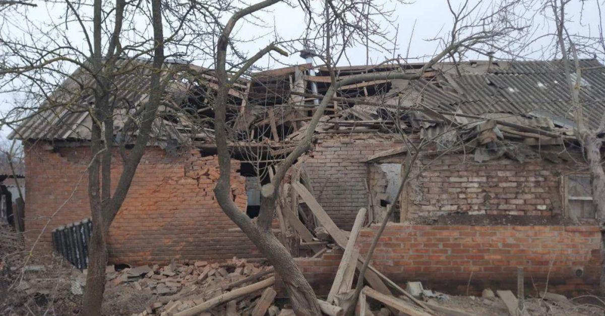 Росіяни вдарили по селу на Харківщині: вбили жінку та поранили чоло...