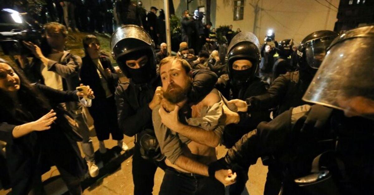 Протести у Грузії: силовики застосували проти мітингарів сльозогінн...