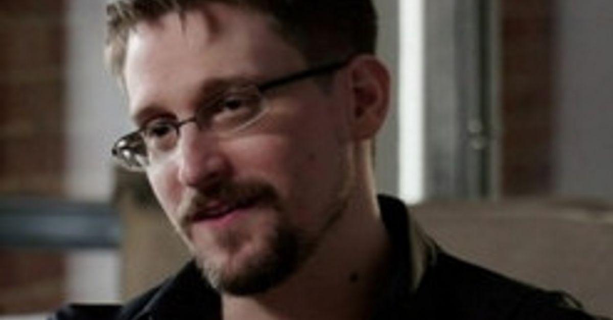 Зрадник США Едвард Сноуден отримав російський паспорт і склав присягу.