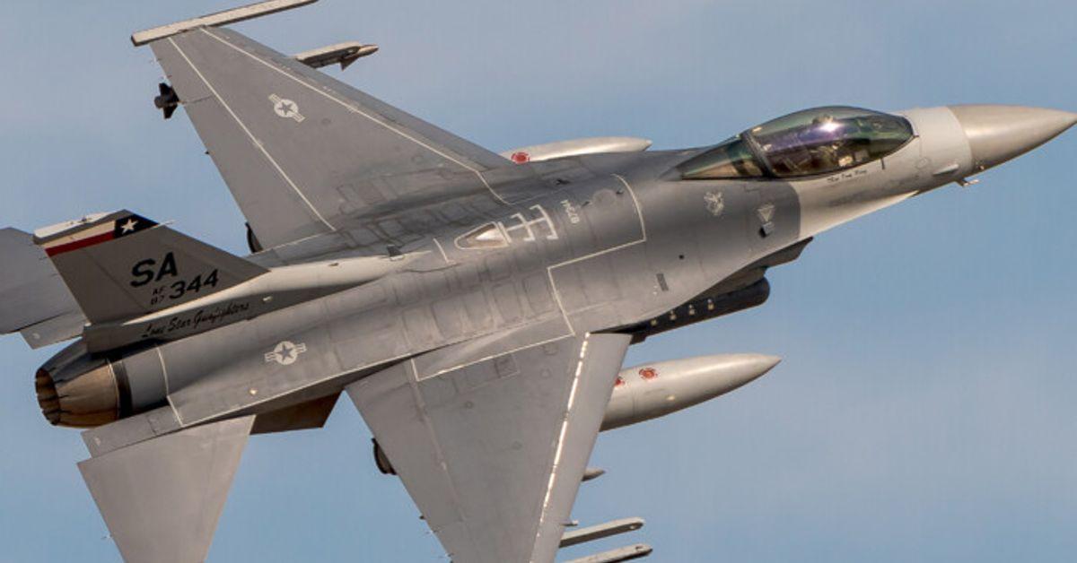Глава Пентагону оголосив, коли в Україну почнуть прибувати перші F-16.