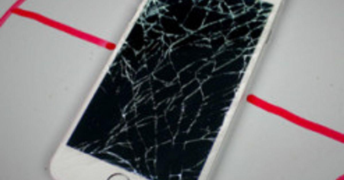 Суд у РФ ухвалив знищити iPhone, на який дівчина сфотографувалася у...