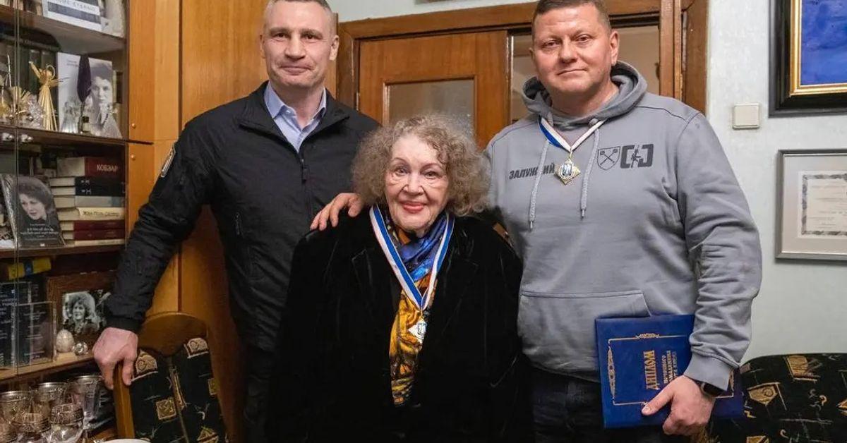 Залужний і Ліна Костенко стали почесними громадянами Києва.