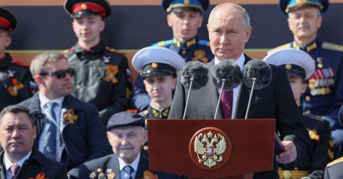 «Завжди у бойовій готовності». Путін під час параду знову пригрозив...