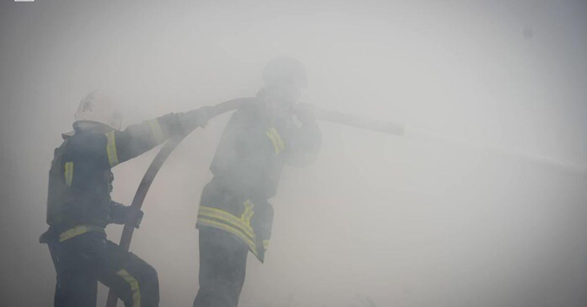 Рятувальники ліквідовують наслідки ракетного удару по Одещині (фото...